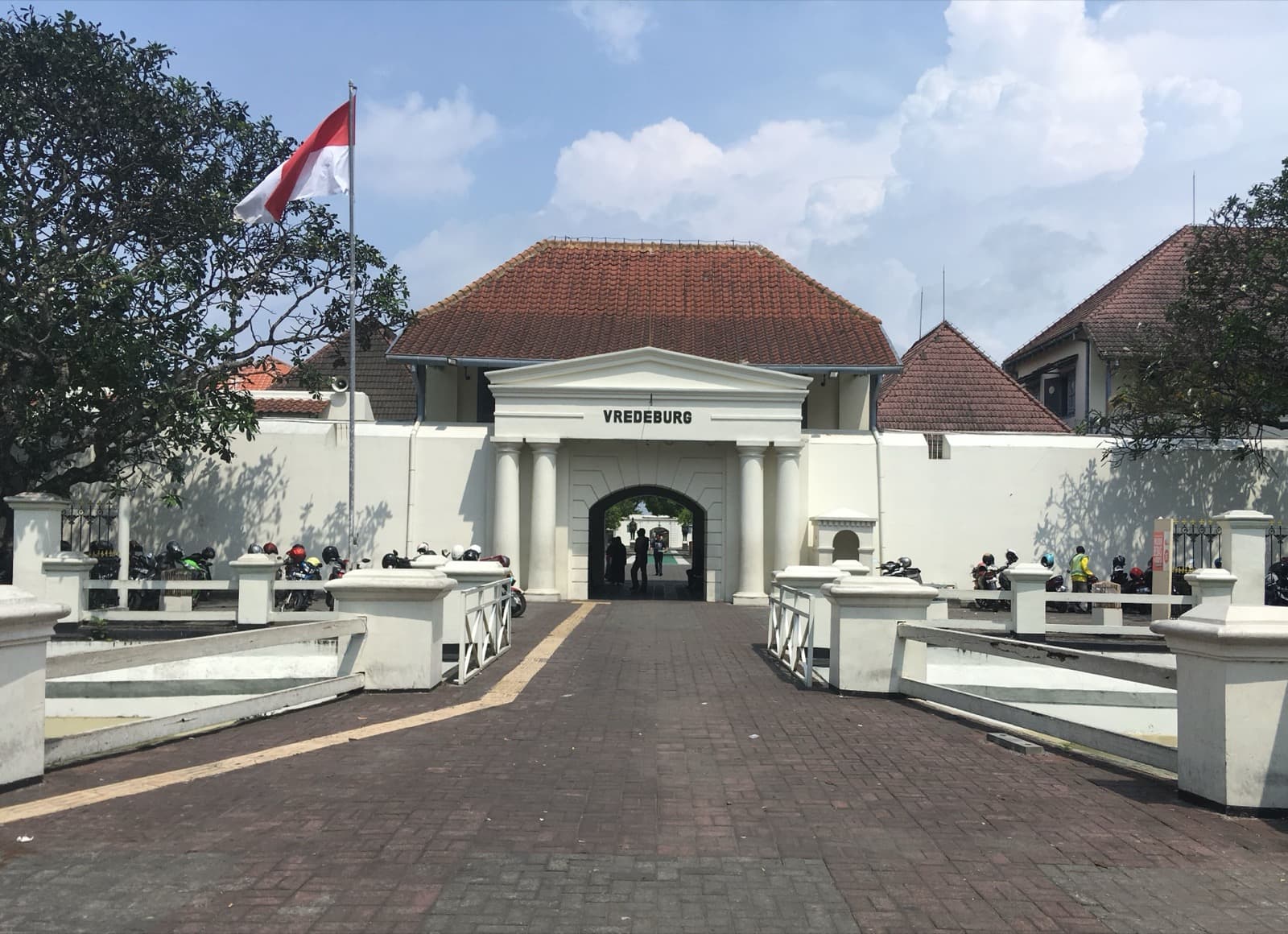The Sultan's Line and the Temple Mountains: Reading Yogyakarta